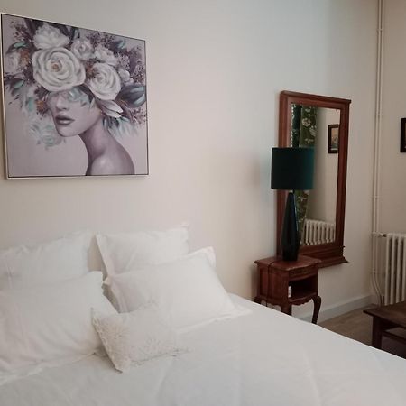 Domaine De Pladuc Bed & Breakfast Lachaise Bagian luar foto