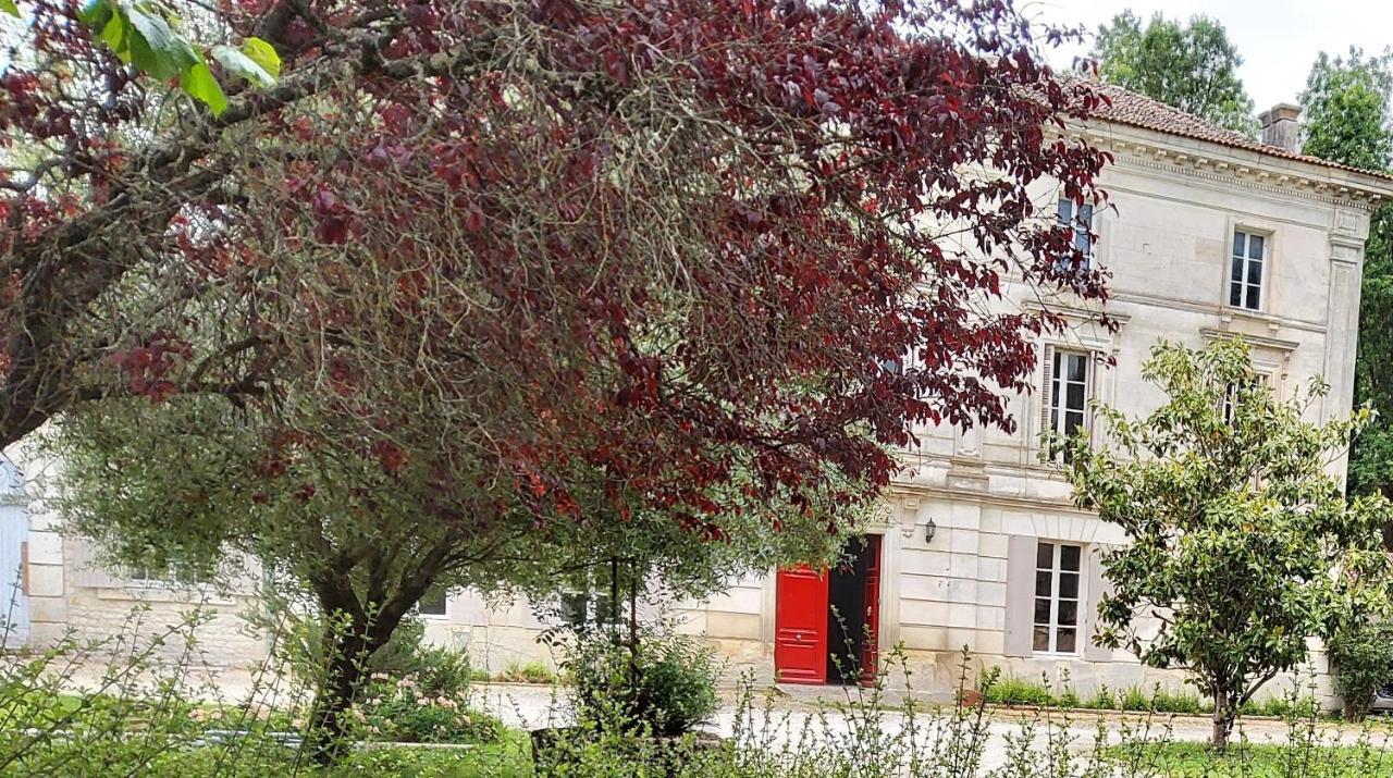 Domaine De Pladuc Bed & Breakfast Lachaise Bagian luar foto