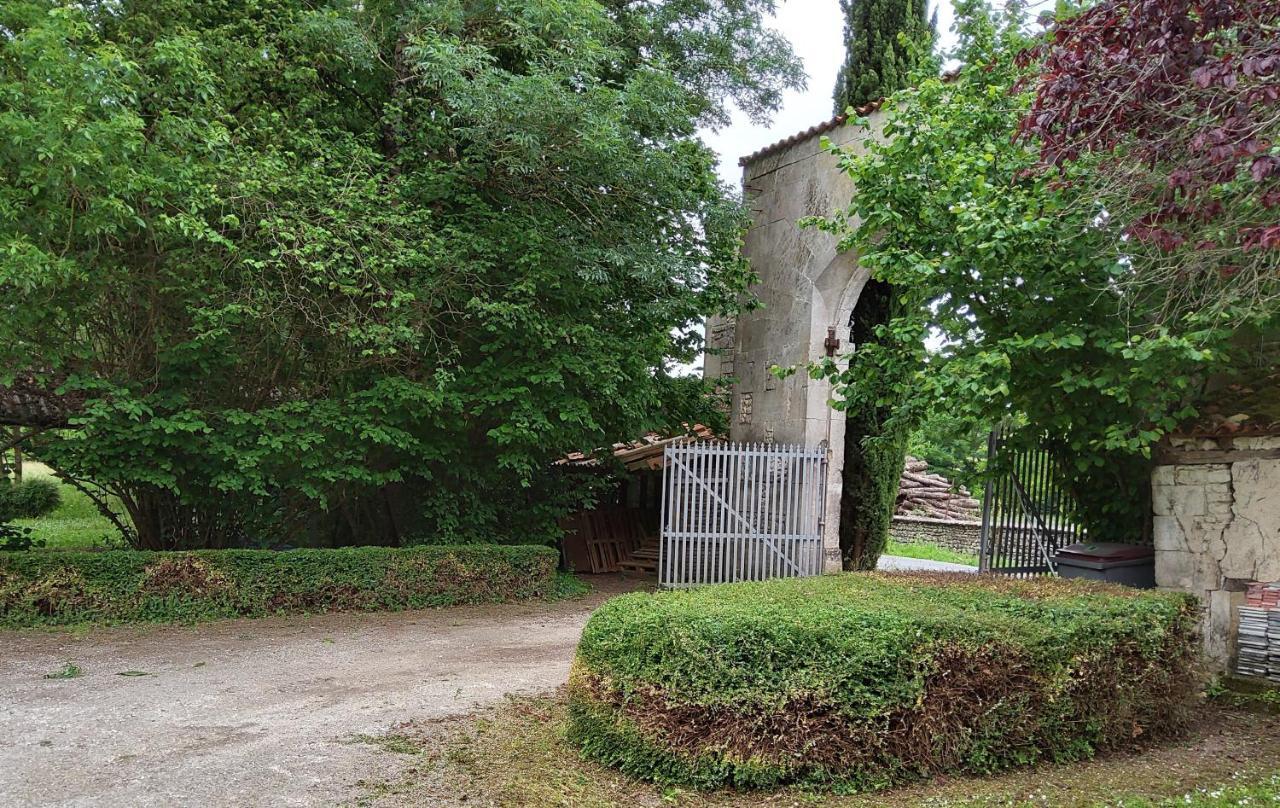 Domaine De Pladuc Bed & Breakfast Lachaise Bagian luar foto