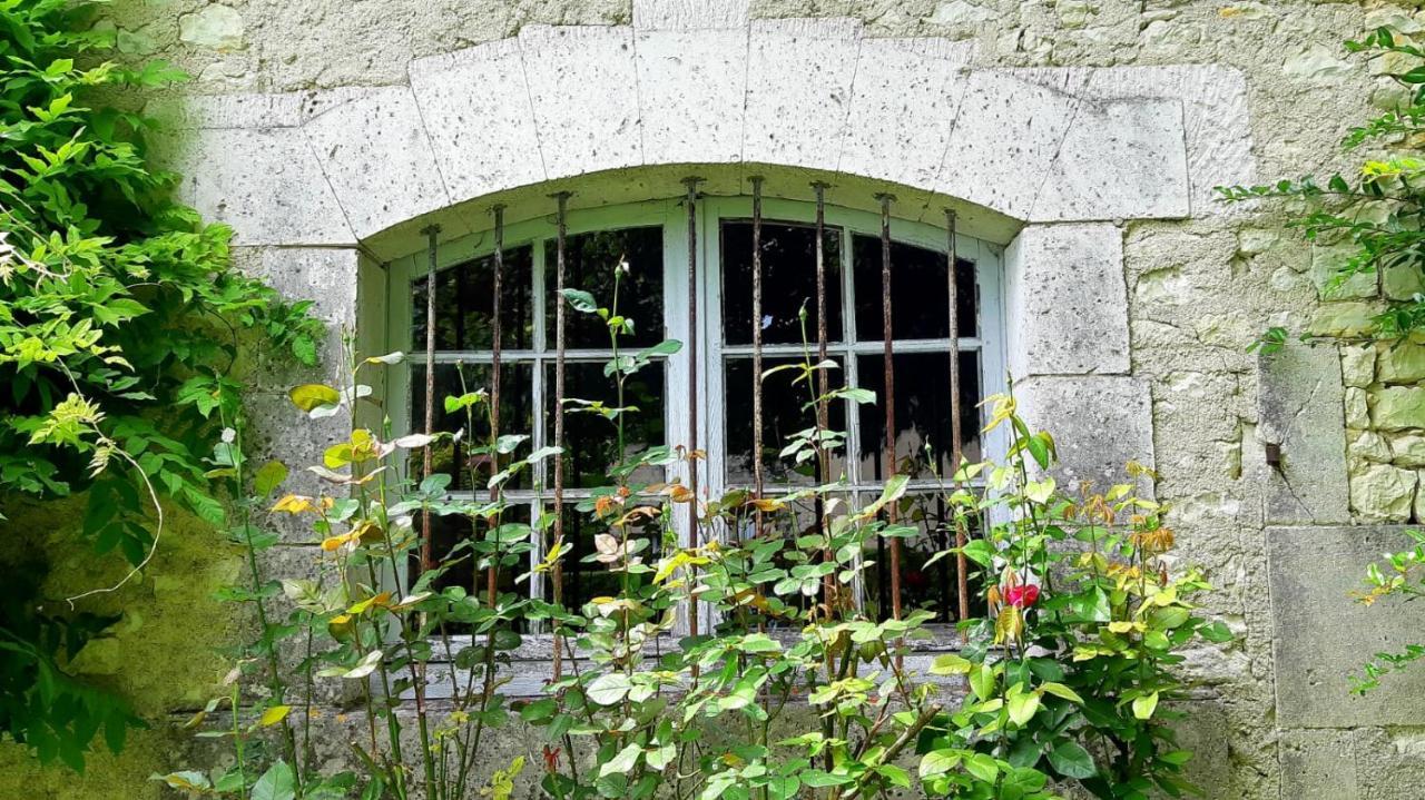 Domaine De Pladuc Bed & Breakfast Lachaise Bagian luar foto