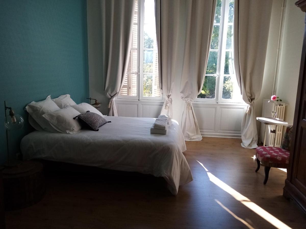 Domaine De Pladuc Bed & Breakfast Lachaise Bagian luar foto