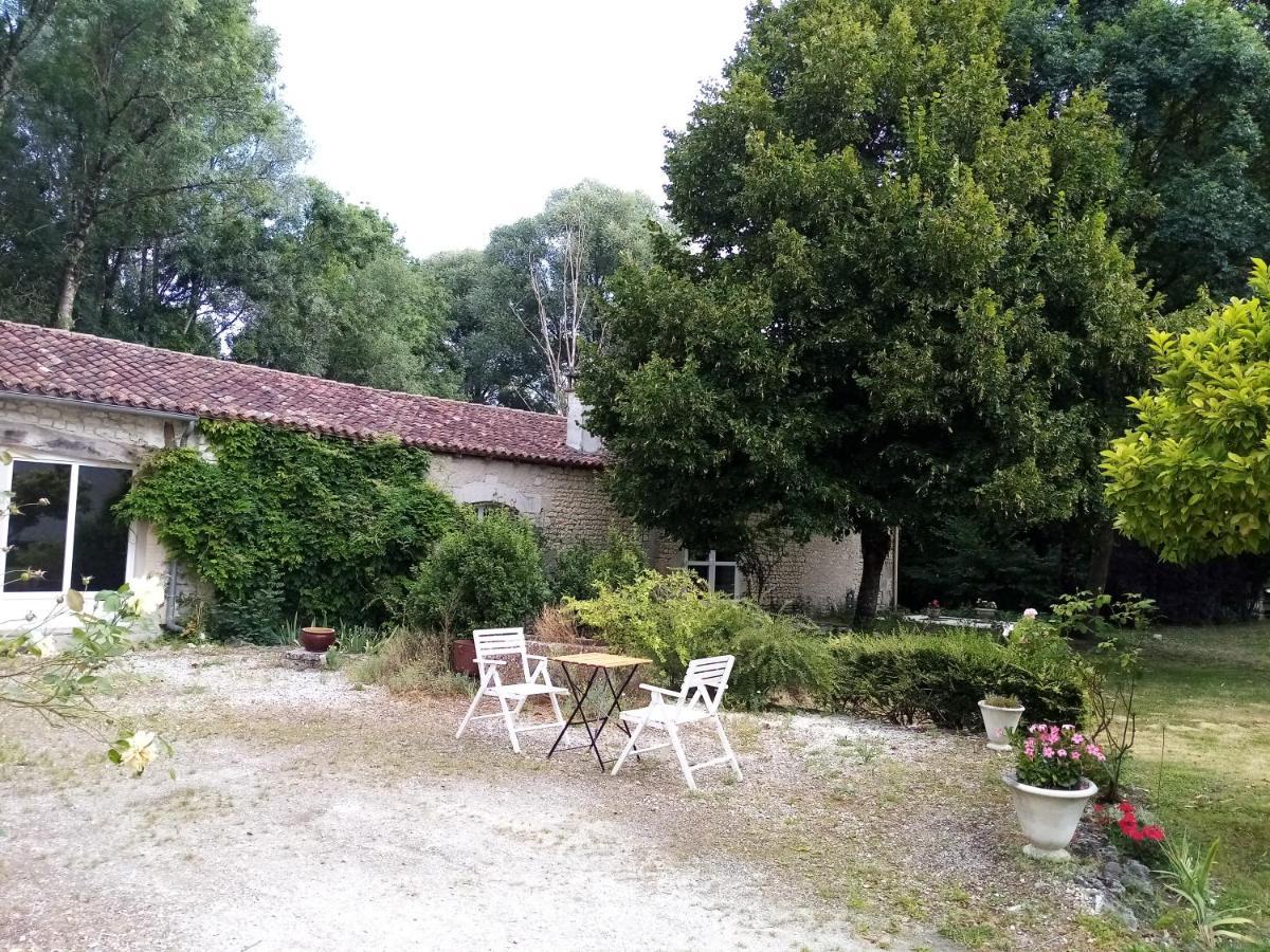 Domaine De Pladuc Bed & Breakfast Lachaise Bagian luar foto