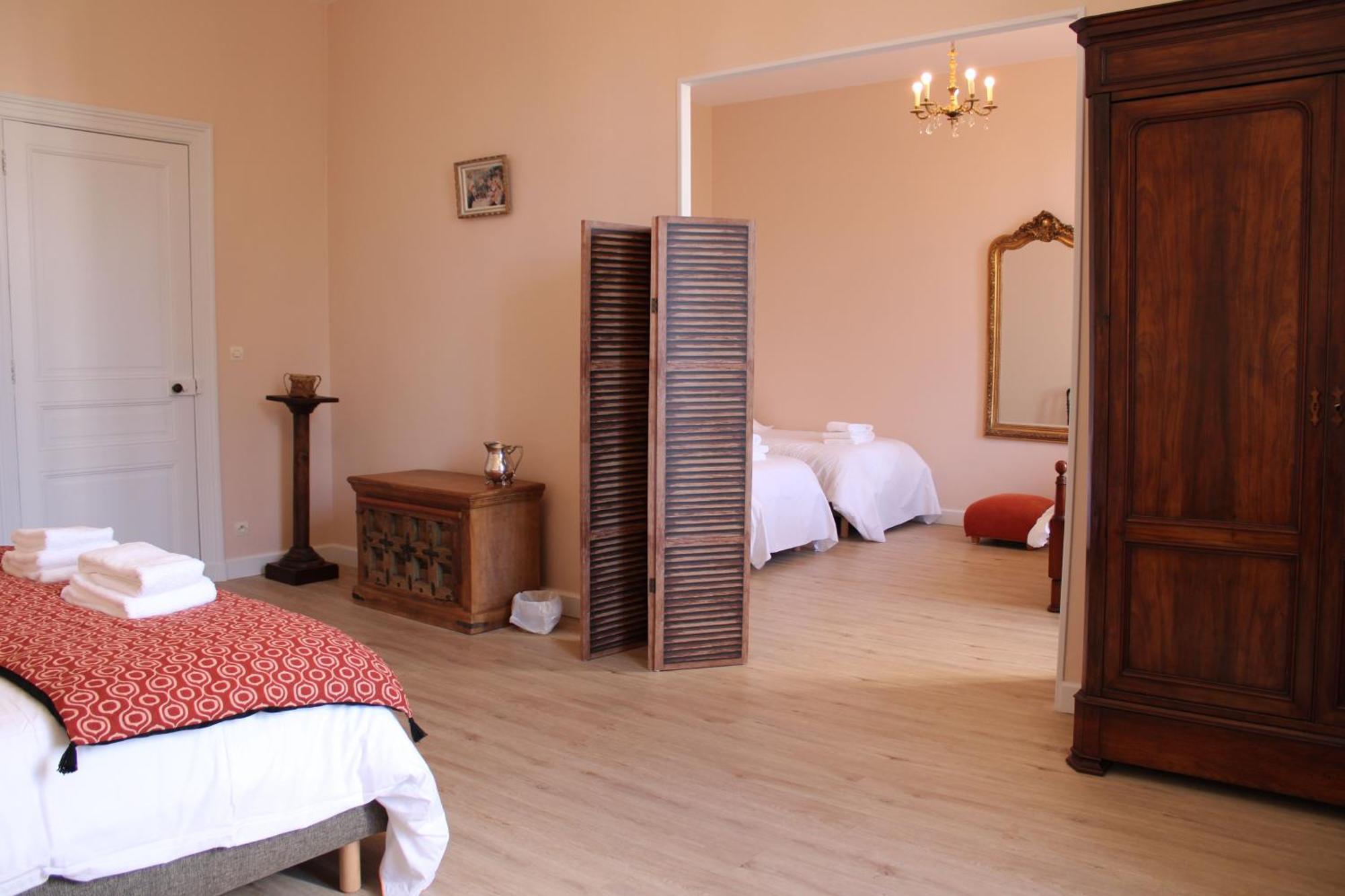 Domaine De Pladuc Bed & Breakfast Lachaise Bagian luar foto
