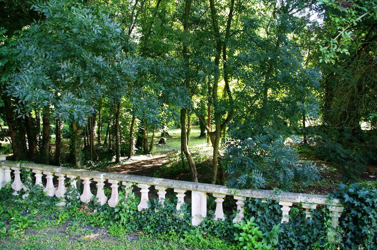 Domaine De Pladuc Bed & Breakfast Lachaise Bagian luar foto