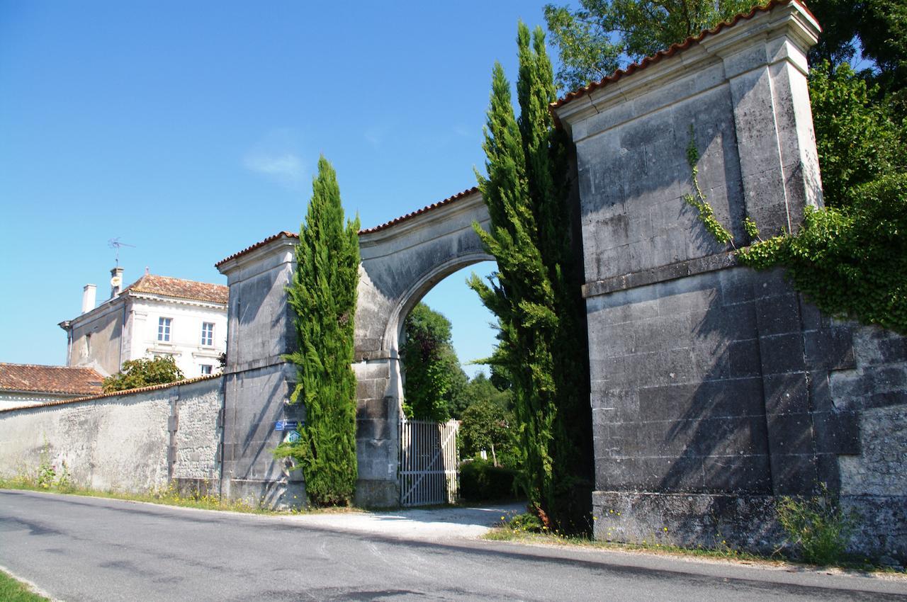 Domaine De Pladuc Bed & Breakfast Lachaise Bagian luar foto